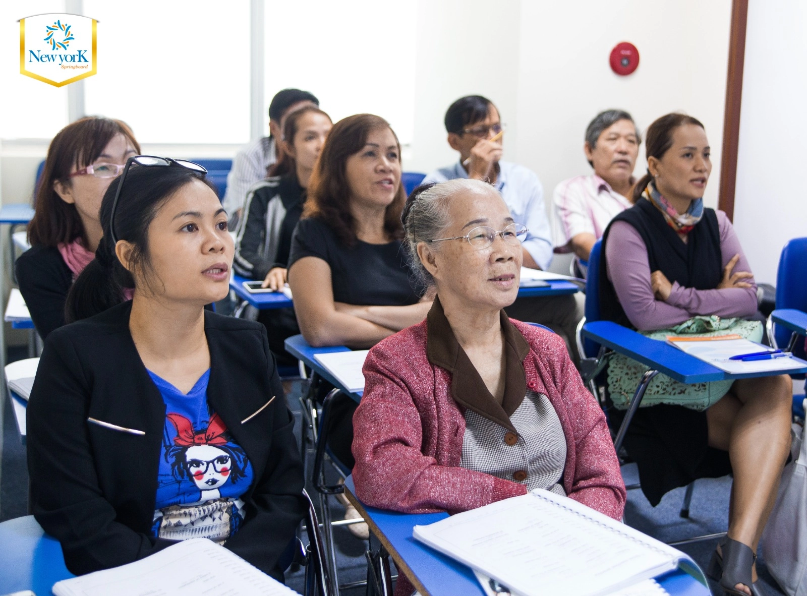 Món Quà Ý Nghĩa Cho Ba Mẹ – Hành Trình Mới Cùng Tiếng Anh