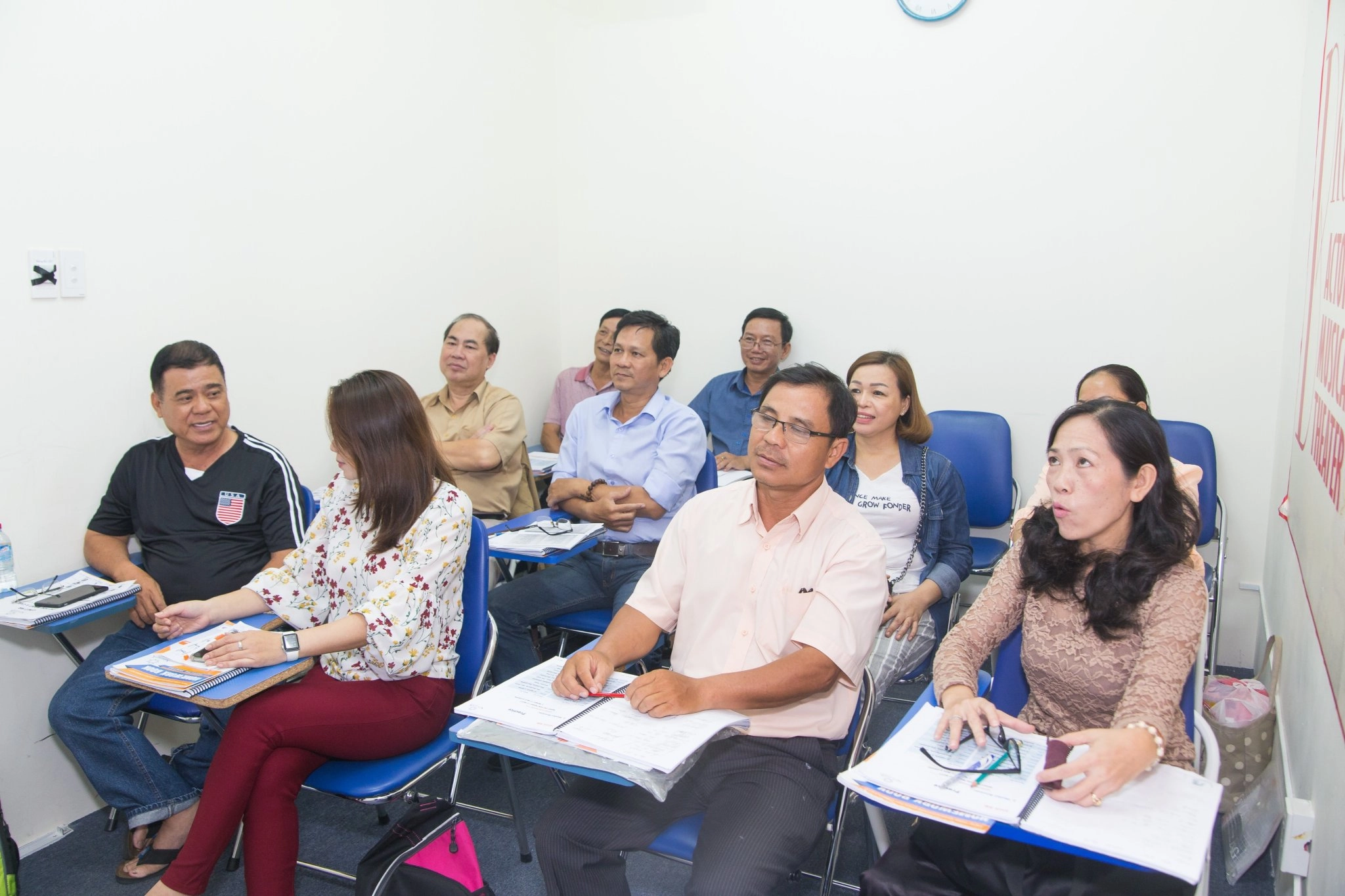 Học Tiếng Anh Cho Người Đi Làm: Bí Quyết Thành Công Trong Sự Nghiệp